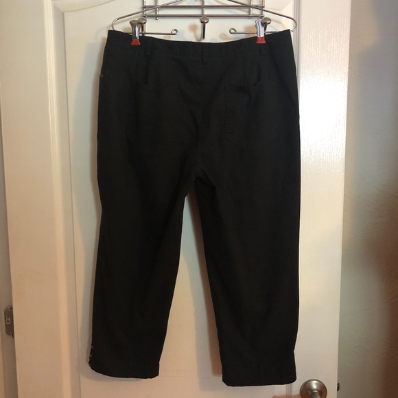 Zac and Rachel Black Capris - Picture 4 of 8